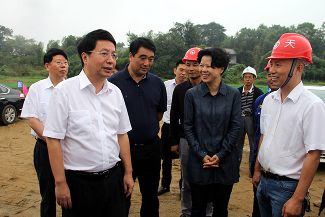 市领导张迎春、夏建平、刘明理等参加调研，望城区领导孔玉成、邹特等陪同调研